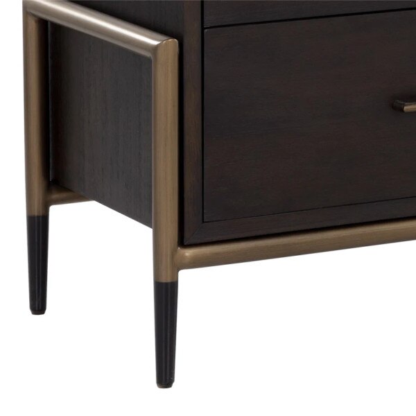 Weldrick Dresser